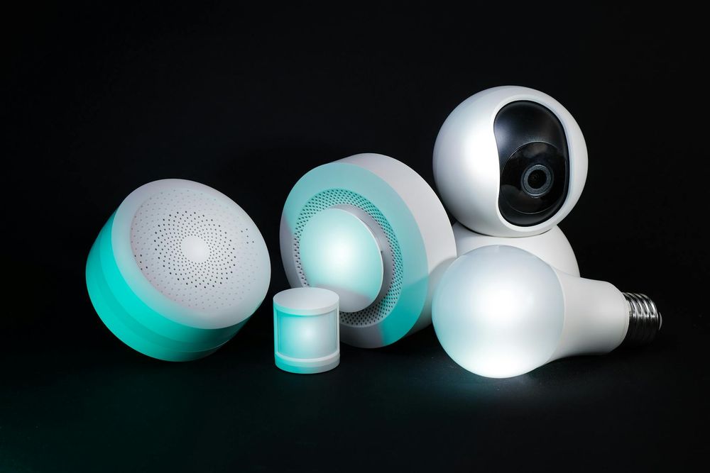 Dispositivi intelligenti per la casa connessi e controllabili da remoto