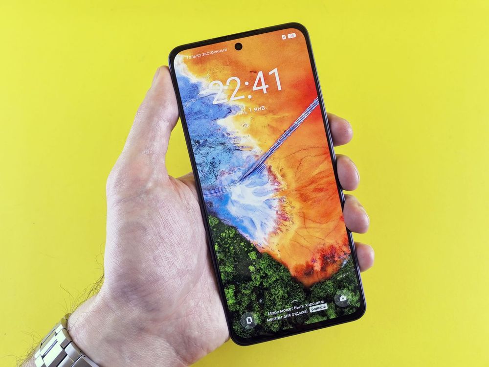 Schermo di smartphone rotto con display OLED
