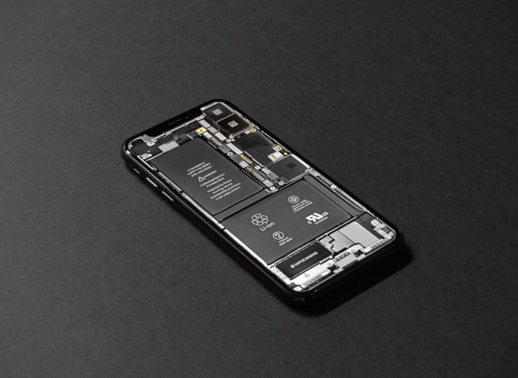 Smartphone con batteria lunga in uso